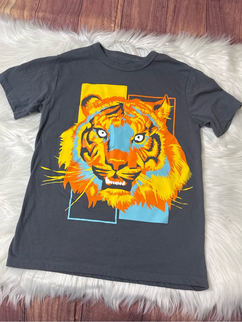 The Children’s Place Gray Graphic T-Shirt - Boys Size M (7/8)